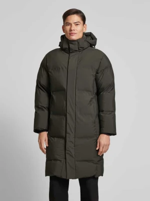 Płaszcz pikowany z kapturem model ‘Recycled padded coat’ lindbergh