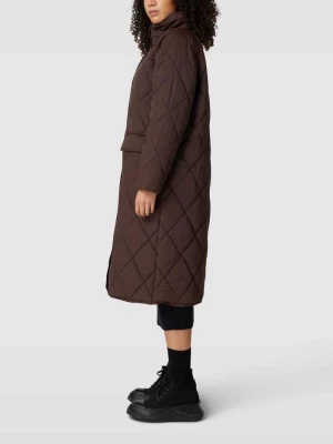 Płaszcz pikowany z kieszeniami z patką model ‘Lumus’ FREE/QUENT