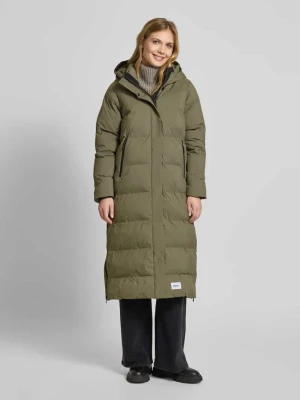 Płaszcz pikowany z kieszeniami zapinanymi na zamek błyskawiczny model ‘MAYLA’ khujo