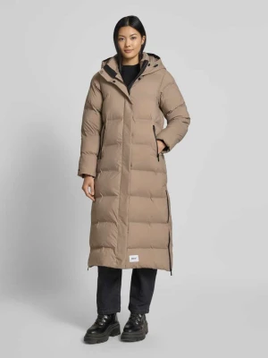 Płaszcz pikowany z kieszeniami zapinanymi na zamek błyskawiczny model ‘MAYLA3’ khujo