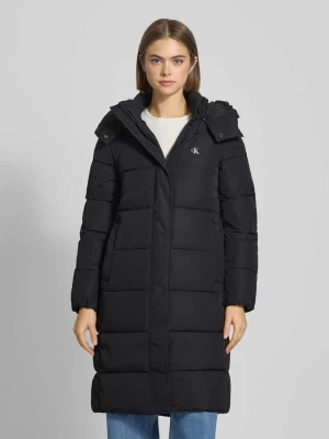 Płaszcz pikowany z logo i kapturem Calvin Klein Jeans