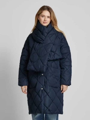 Płaszcz pikowany z wyhaftowanym logo model ‘Brigitte’ Barbour