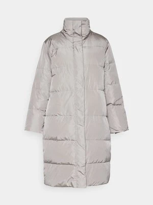 Płaszcz puchowy Bruuns Bazaar
