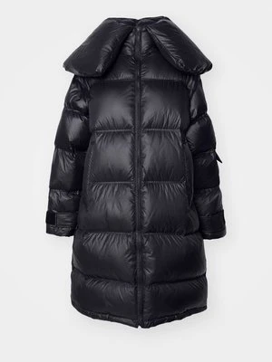 Płaszcz puchowy Holzweiler