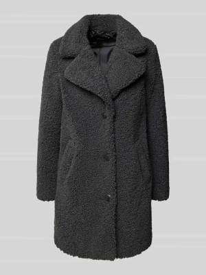 Płaszcz z futerka o kroju regular fit z wykładanym kołnierzem model ‘KYLIE’ Vero Moda