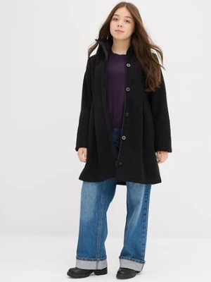 Płaszcz z kapturem i zakładkami, fason o linii litery A bonprix