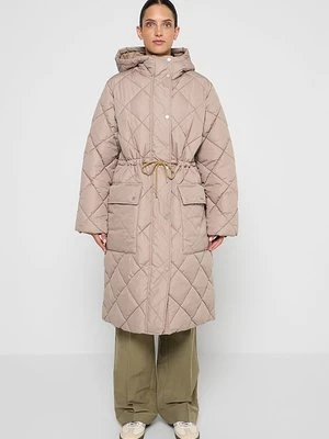 Płaszcz zimowy Barbour beżowy