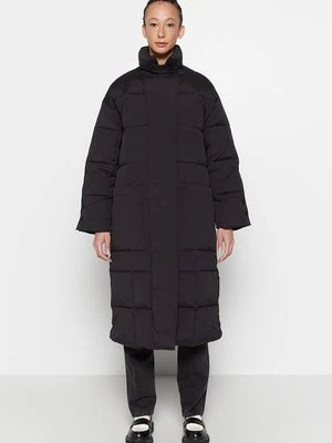 Płaszcz zimowy closed