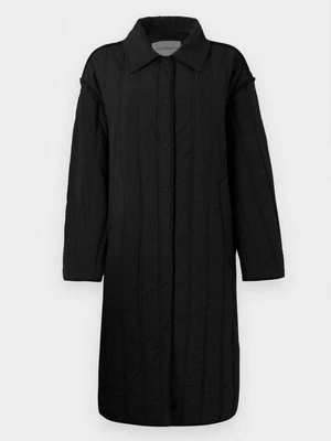 Płaszcz zimowy closed