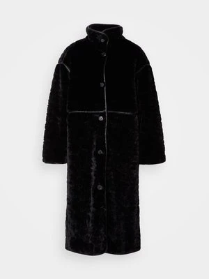 Płaszcz zimowy Gina Tricot