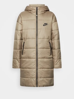 Płaszcz zimowy Nike oliwkowy