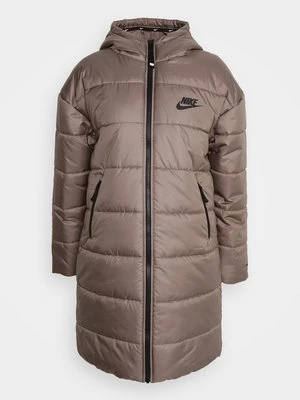 Płaszcz zimowy Nike Sportswear