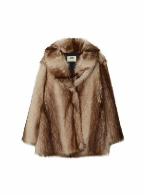 Płaszcz zimowy Stradivarius