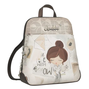 Plecak damski Anekke, z dekoracyjnym nadrukiem i metalowym logo zapinany na zamek z wygodną rączką regulowanymi szelkami oraz ozdobnym brelokiem, beż