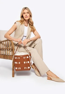 Pleciona torebka worek z ekoskóry brązowa Wittchen