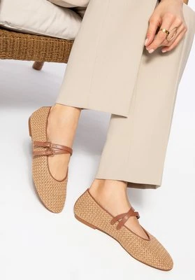 Plecione baleriny z ekoskóry i sztucznej rafii brązowe Wittchen