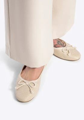 Plecione baleriny z kokardą beżowe Wittchen