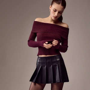 Plisowana czarna spódnica z imitacji skóry ze wszytymi spodenkami House