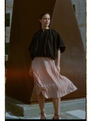 Plisowana spódnica beżowa Moodo