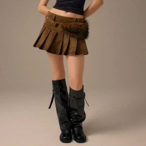 Plisowana spódnica mini z futerkiem i wszytymi szortami brązowa House