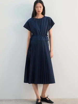 Plisowana sukienka o rozszerzanym kroju granatowy - Kobieta - - MANGO