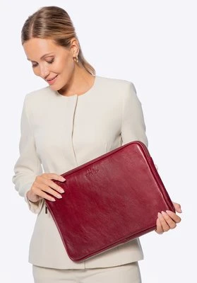 Pokrowiec na laptopa 15,6” ze skóry naturalnej czerwony Wittchen