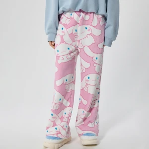 Polarowe różowe spodnie z motywem Cinnamoroll House