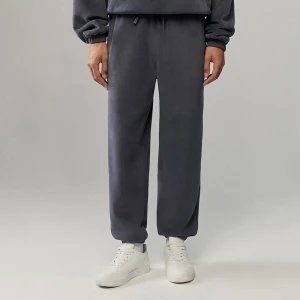 Polarowe spodnie dresowe grafitowe House