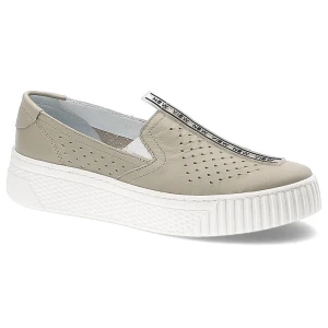 Półbuty damskie Pollonus, na platformie z perforowanej skóry z elastycznymi wstawkami, waniliowe, 5-1371-002