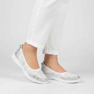 Półbuty damskie S.Barski, cholewka skóra naturalna perforowana z metalicznym wykończeniem fason wsuwany niski krój zaokrąglony nosek, elastyczna kons