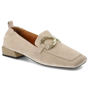 Półbuty damskie S.Barski D&A, cholewka skóra naturalna zamszowa wsuwany fason metalowa ozdoba na przodzie niski obcas kwadratowy nosek, beżowe, CR61-