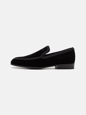 Półbuty wsuwane Stuart Weitzman