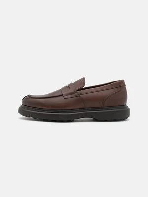 Półbuty wsuwane Stuart Weitzman