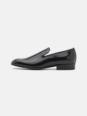 Półbuty wsuwane Stuart Weitzman