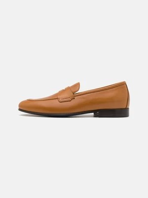 Półbuty wsuwane Stuart Weitzman