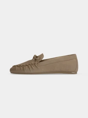 Półbuty wsuwane Stuart Weitzman wielbłądzi