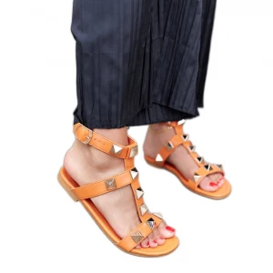 Pomarańczowe sandały z ćwiekami Ignazio Inna marka