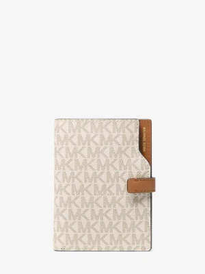 Portfel na paszport Jet Set z charakterystycznym logo Michael Kors