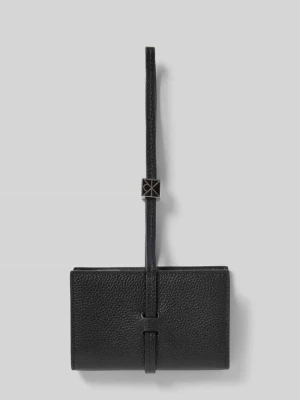 Portfel z zapięciem na pętlę Model 'PEBBLE' CK Calvin Klein