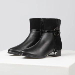 Czarne botki damskie premium z łączonych skór i z metalowa ozdobą 55167-71 Wojas