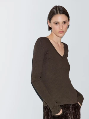 Prążkowana Koszulka Z Dekoltem W Serek I Długim Rękawem - Brązowy - - Massimo Dutti - Kobieta