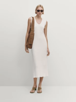 Prążkowana Sukienka Z Dekoltem Średniej Długości - Surowy - - Massimo Dutti - Kobieta