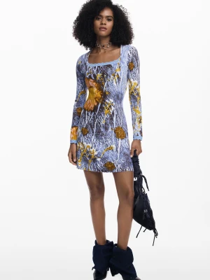 Prążkowana sukienka z guzikami Desigual