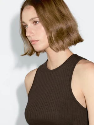 Prążkowany Top Z Dzianiny Z Dekoltem Halter - Khaki - - Massimo Dutti - Kobieta