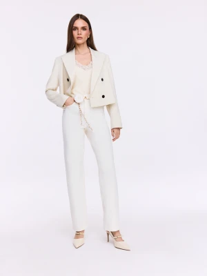 Proste kremowe jeansy z ozdobnym paskiem TARANKO