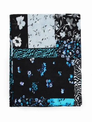 Prostokątny szal patchwork w kwiaty Desigual
