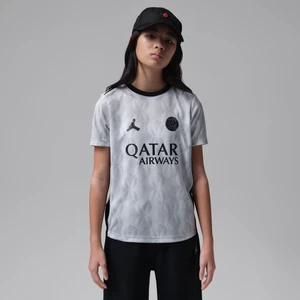 Zdjęcie produktu Przedmeczowa koszulka piłkarska z krótkim rękawem dla dużych dzieci Jordan Dri-FIT Paris Saint-Germain Academy Pro Night Edition - Szary
