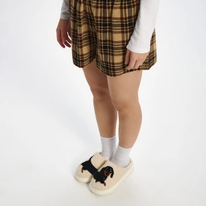 Puchate kremowe kapcie z motywem jamnika House