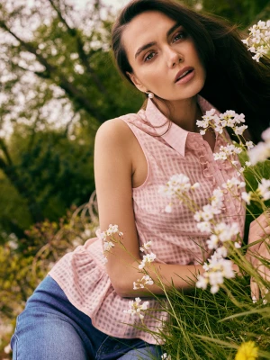 Pudroworóżowa bluzka na guziki z małym żabotem TARANKO