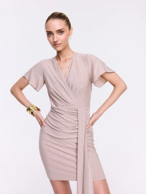 Pudroworóżowa sukienka mini z marszczeniem i wiązaniem TARANKO